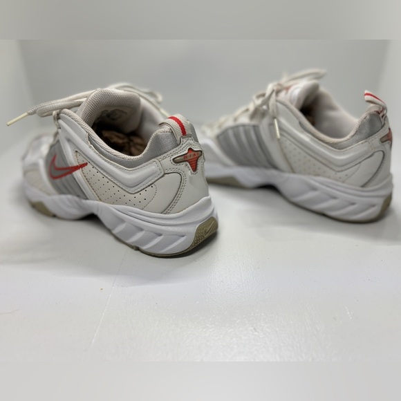 Nike Women’s Training Shoe size 9 - Picture 4 of 8